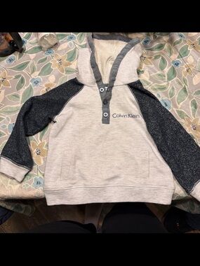 Calvin Klein Kids Two-Tone Hooded Pullover - Light Gray & Black